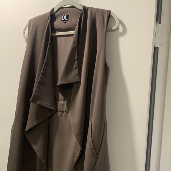DL belted vest XS, fits S too - Picture 3 of 6